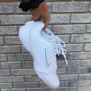 Nike Cheerleading Shoes W 7.5 (Like New)